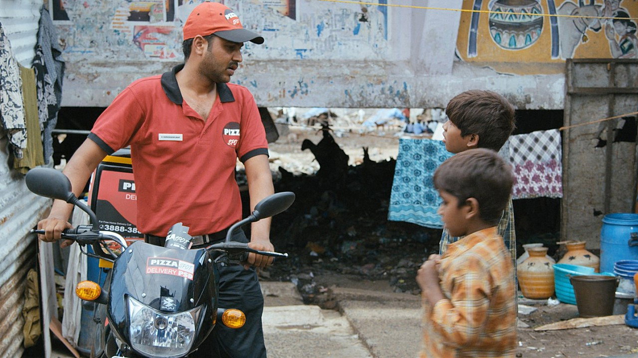 Kaaka Muttai backdrop