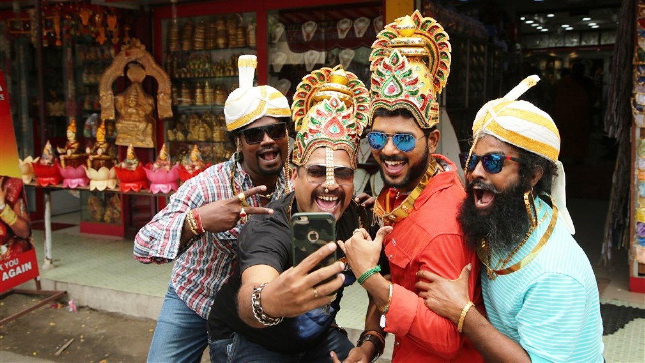 Thappu Thanda backdrop