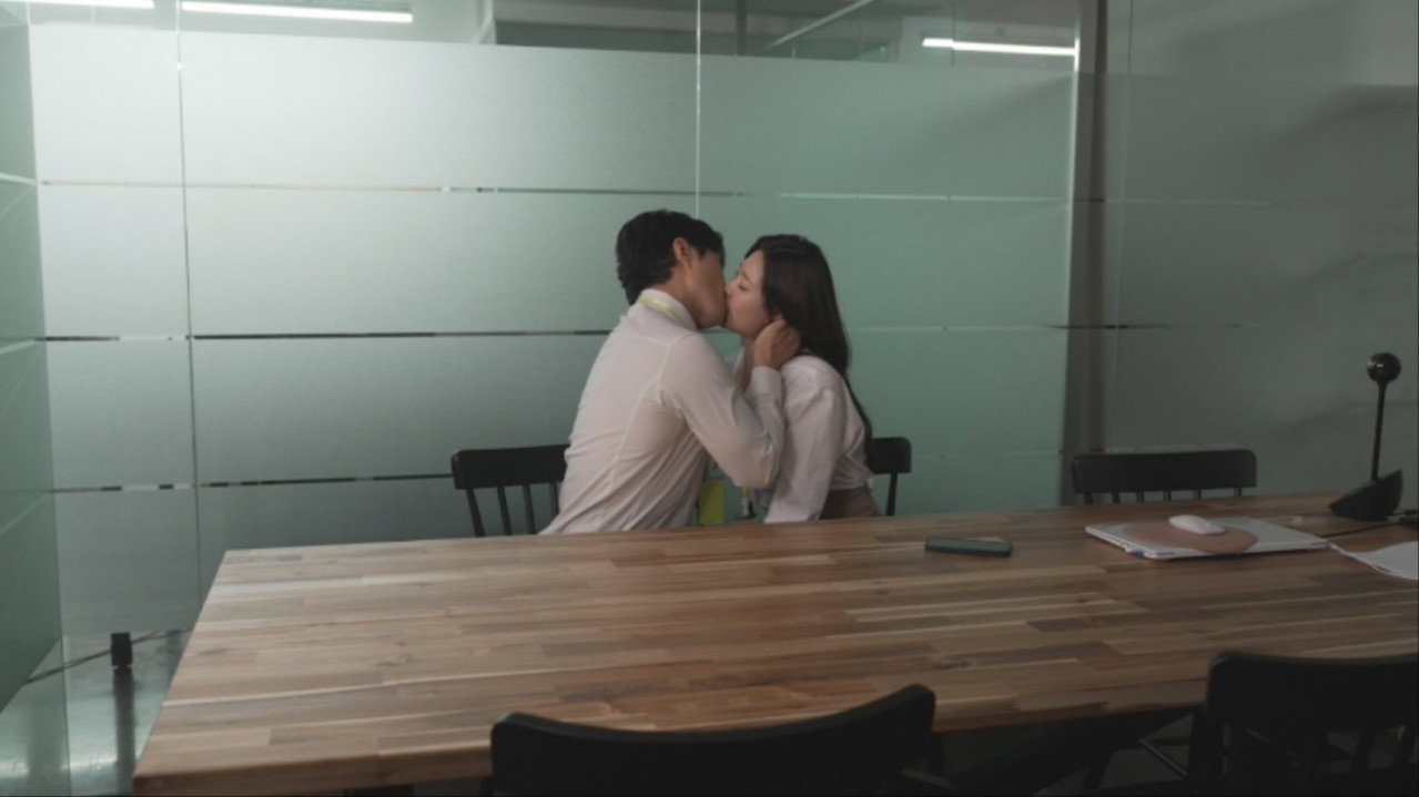 Yoon-Yool's Men Affairs backdrop
