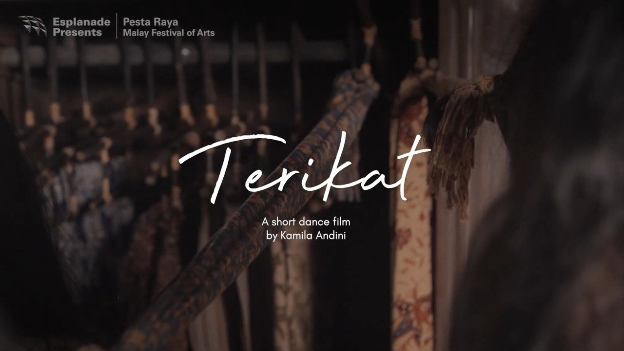 Terikat backdrop