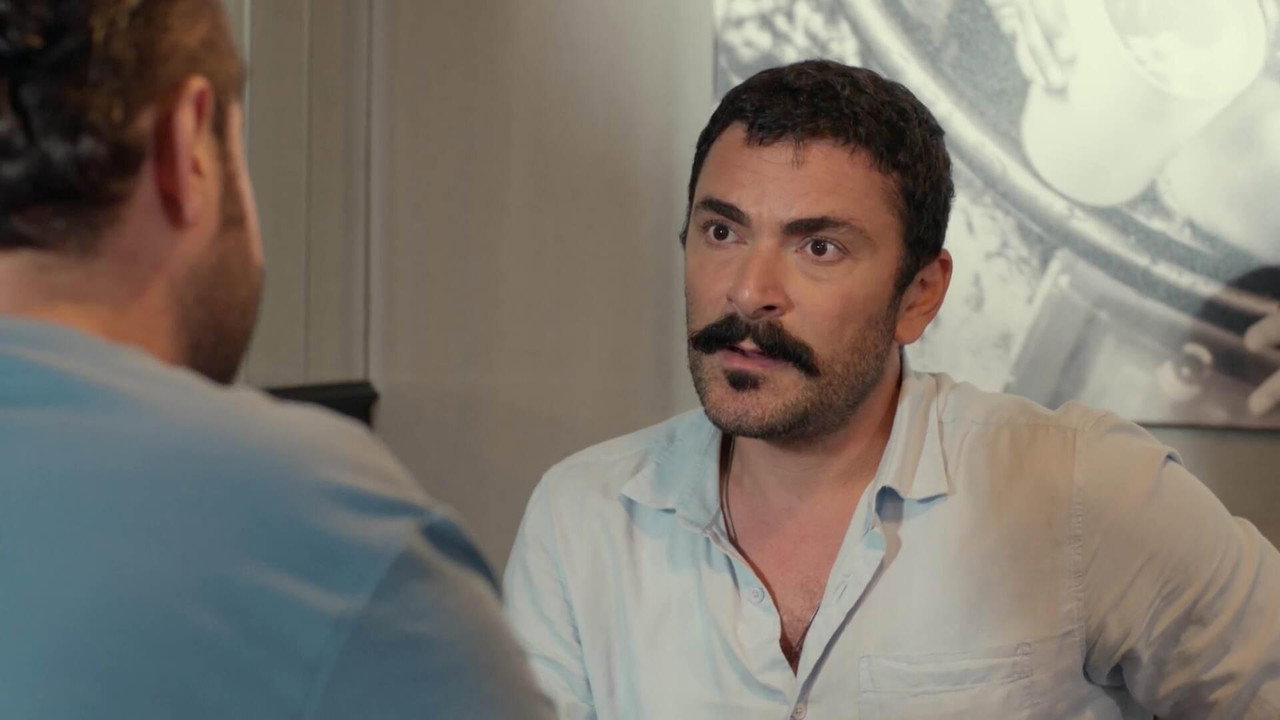 Biz Ayrılamayız backdrop