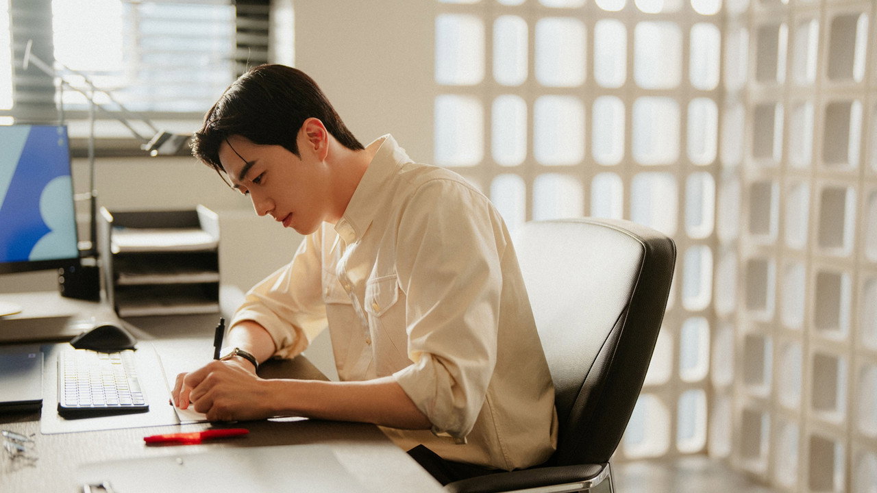 My Bias, My Boss backdrop
