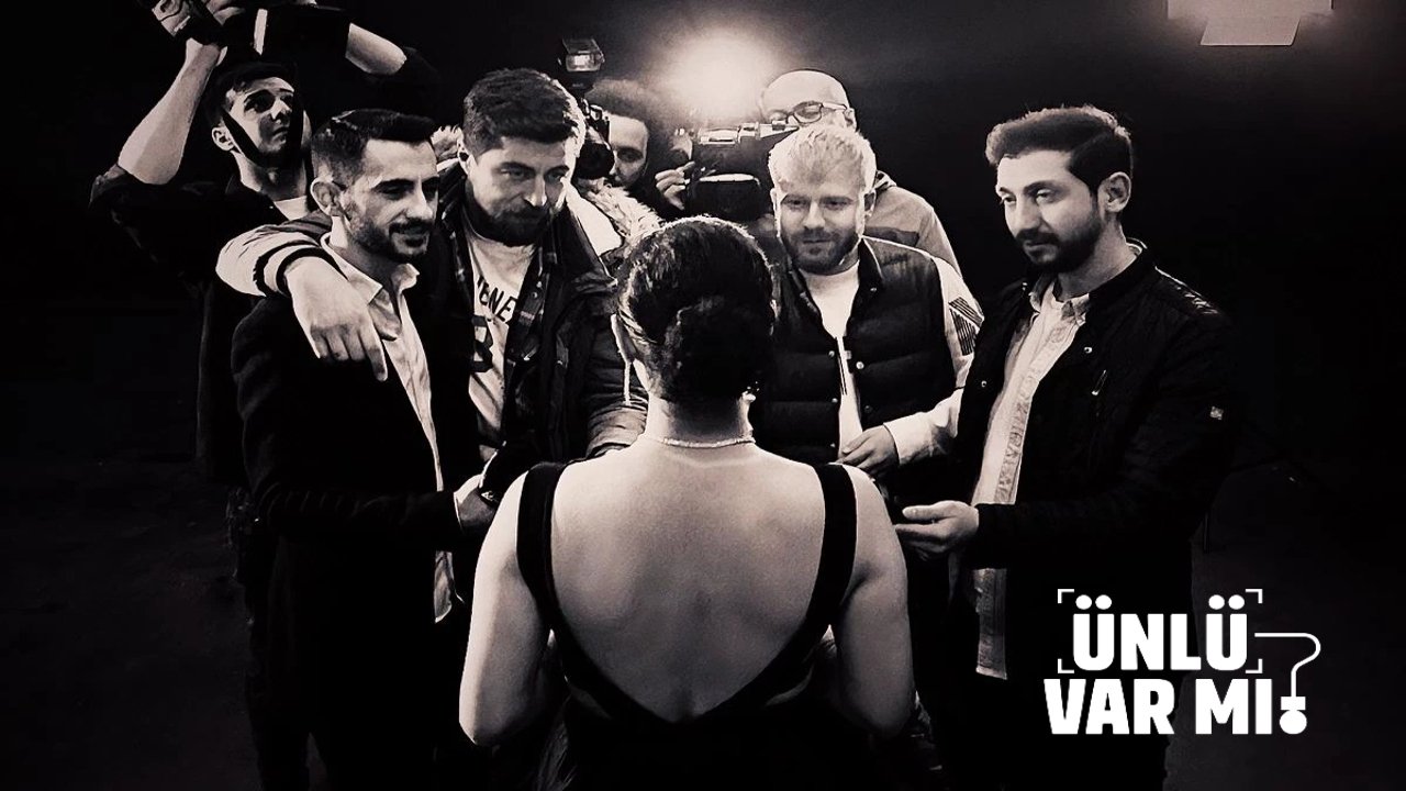 Ünlü Var Mı? backdrop
