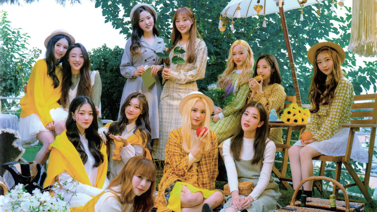 LOONA the TAM backdrop